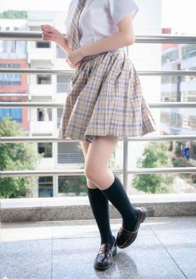 脱了她裙子摸进她的内裤亲吻网站_4K在线观看完整版