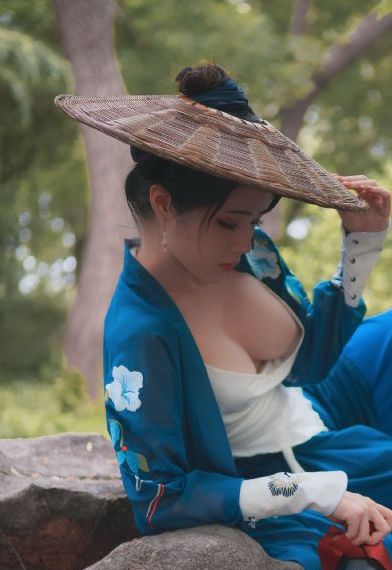 乖乖女的嫩奶女多_蓝光在线观看高清